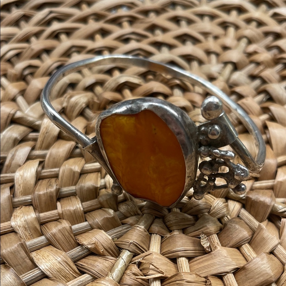 Silver and Oval Baltic Amber Stone Women's Bracelet